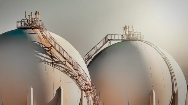 Two gas storage chambers