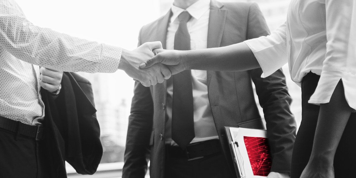 Business man shaking hands | Atradius